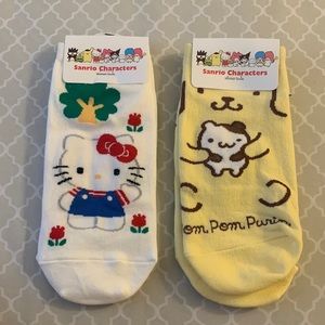 NWT 2 Sanrio Ankle Socks Hello Kitty Pom Pom